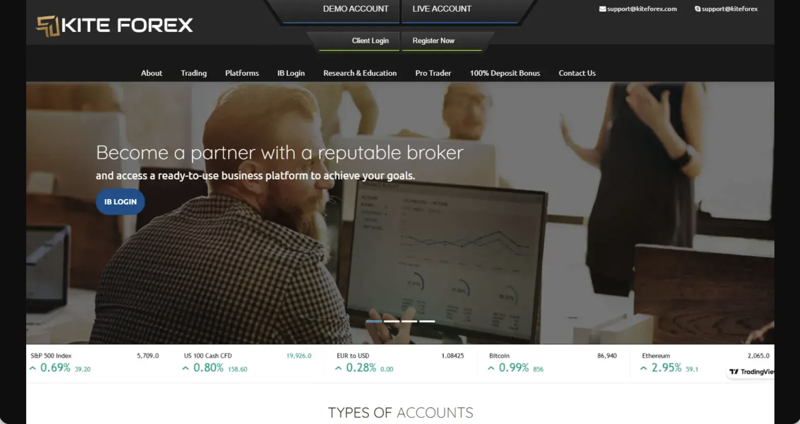 Screenshot of the fraudulent trading platform KiteForex, showcasing its misleading marketing.